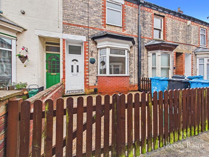 2 Bedroom Terraced House For Sale In Kirkdale Gardens, Hull, HU5