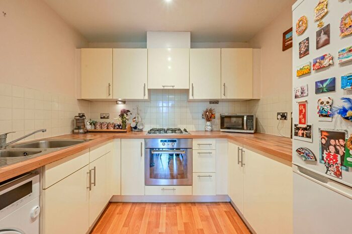 1 Bedroom Flat For Sale In Newport Avenue, Canary Wharf, London, E14