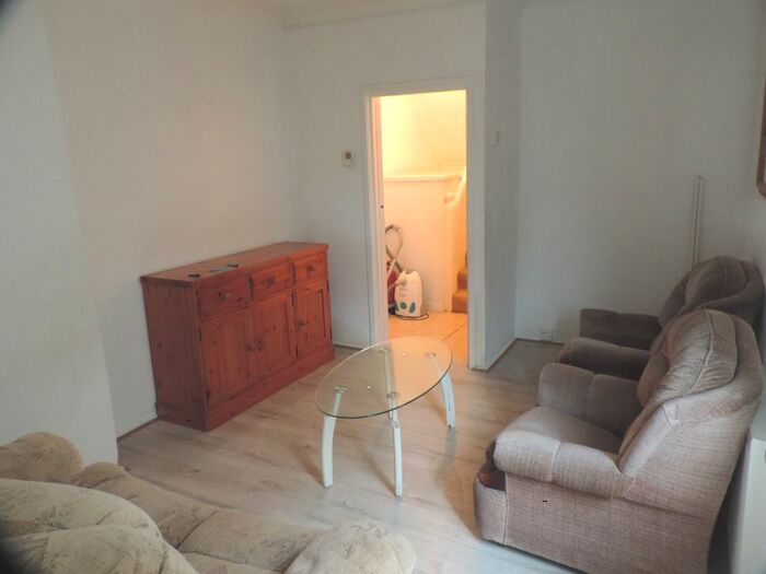 2 Bedroom Flat To Rent In Cathays Terrace, Cardiff, CF24