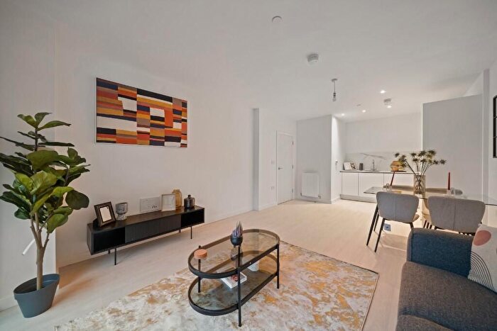 Studio To Rent In Farine Avenue, Hayes, UB3