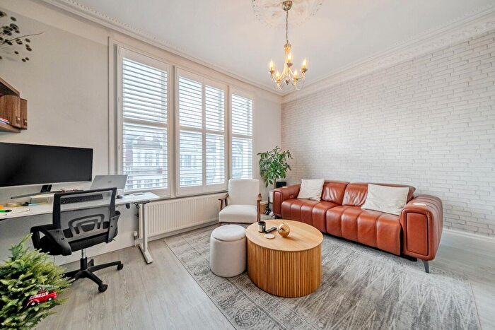 1 Bedroom Flat To Rent In Chelverton Road, London, SW15