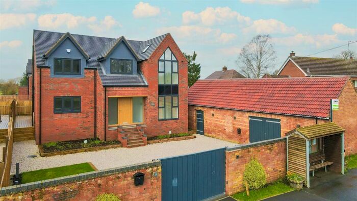 5 Bedroom Detached House For Sale In The Stables, Barton-In-Fabis, Nottingham, NG11