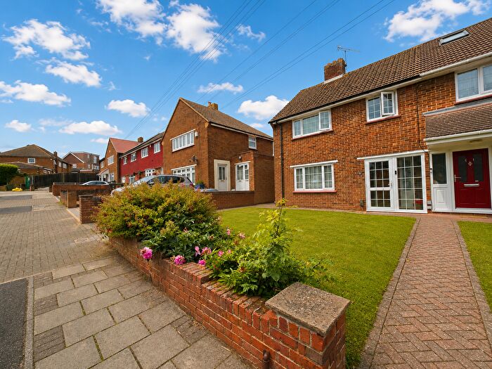 3 Bedroom Semi-Detached House For Sale In Foxbury Drive, Orpington, BR6