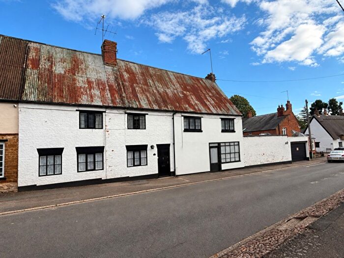 4 Bedroom Semi-Detached House For Sale In Sutton Street, Flore, NN7
