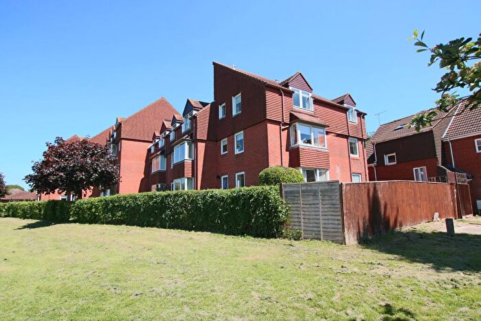 2 Bedroom Retirement Property For Sale In River View Road, Southampton, SO18
