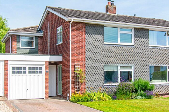 4 Bedroom Link Detached House For Sale In Groveland Road, Speen, Newbury, Berkshire, RG14