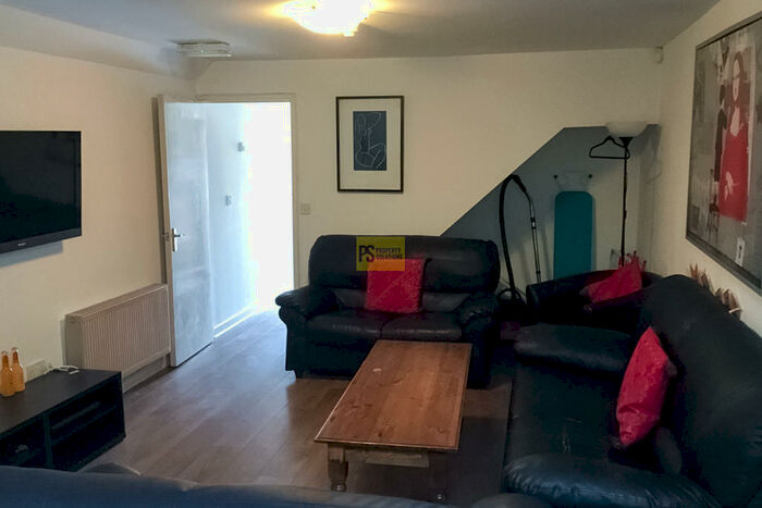 7 Bedroom Terraced House To Rent In Teignmouth Road - Bath Student Property, B29