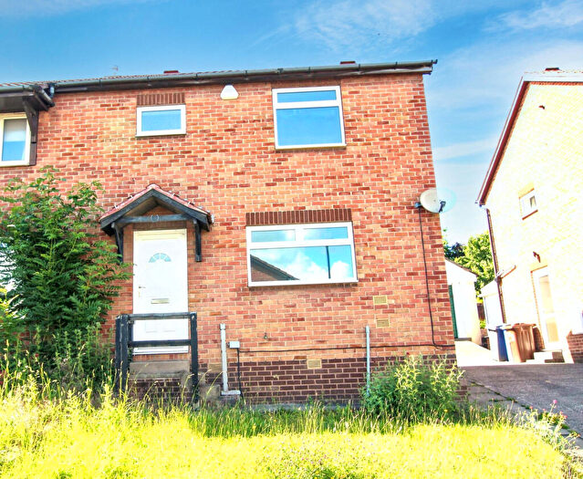 2 Bedroom Semi Detached House For Sale In Dearne Court, Wincobank, Sheffield, South Yorkshire, S9