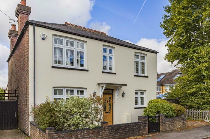 4 Bedroom Detached House To Rent In Cowper Road, Harpenden, AL5