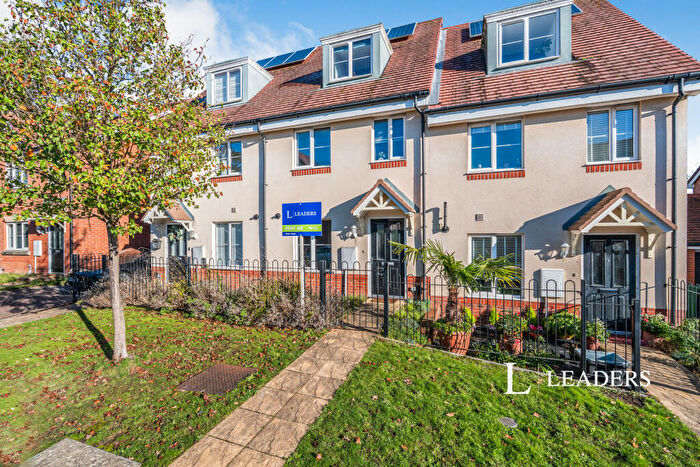 3 Bedroom Terraced House To Rent In Prospect Road, SO19