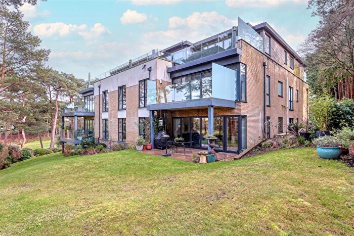 3 Bedroom Flat For Sale In Nairn Road, Canford Cliffs, BH13