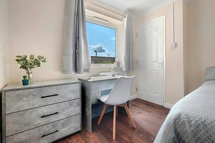 4 Bedroom End Of Terrace House To Rent In Arnold Drive, Colchester, CO4