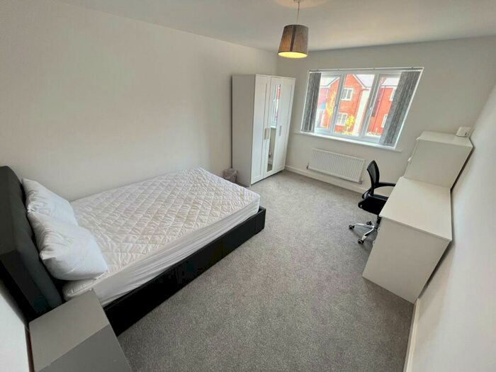 1 Bedroom Detached House To Rent In Basil Grove, Keele, Newcastle, Staffordshire, ST5