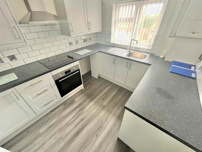 2 Bedroom Flat To Rent In Lyneham Road, Luton, LU2