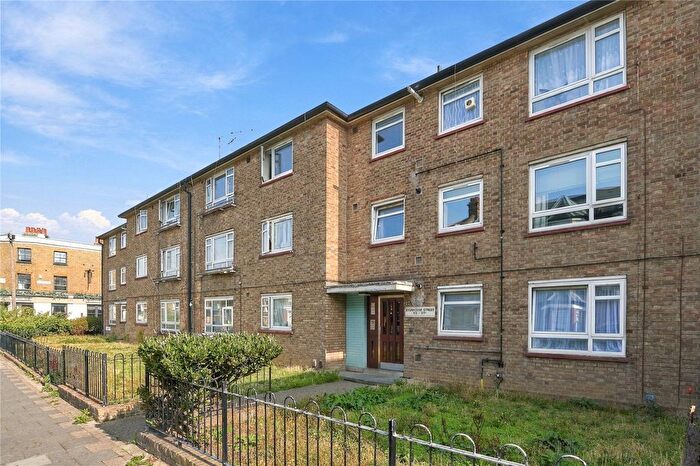 3 Bedroom Flat For Sale In Stonhouse Street, London, SW4