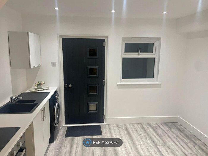 Studio To Rent In Mill Close, Wokingham, RG41