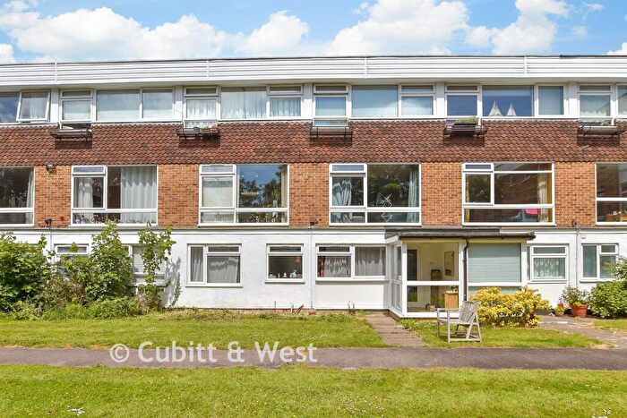 2 Bedroom Ground Maisonette For Sale In Doods Road, Reigate, Surrey, RH2