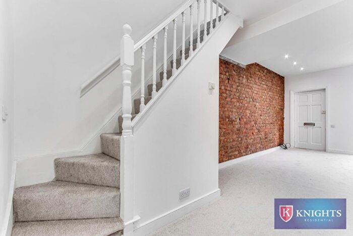 3 Bedroom End Of Terrace House For Sale In Gordon Road, Enfield, EN2