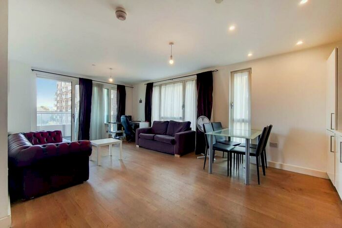3 Bedroom Flat To Rent In Jefferson Plaza, Bow, London, E3