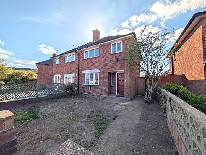 3 Bedroom Semi-Detached House To Rent In Grovestile Waye, Feltham, TW14