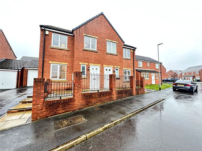 3 Bedroom Semi Detached House To Rent In Whinmoor Way, Leeds, West Yorkshire, LS14