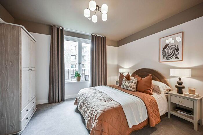 2 Bedroom Flat For Sale In North Gate Park, Harringay, London, N15