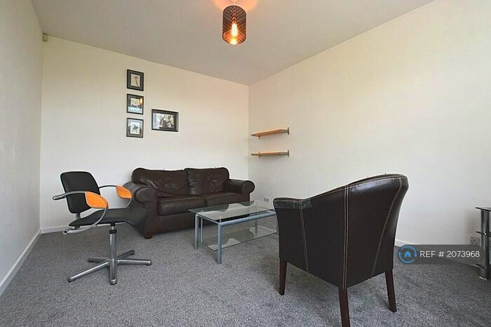 3 Bedroom Semi-Detached House To Rent In Queenswood Court, Leeds, LS6