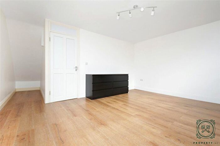 3 Bedroom Apartment To Rent In Highview Gardens, Enfield, London, N11