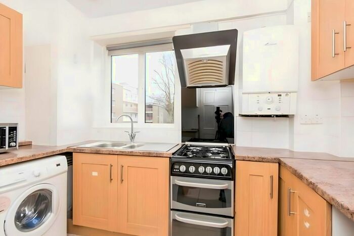 5 Bedroom Flat To Rent In Kilburn Priory, London, NW6