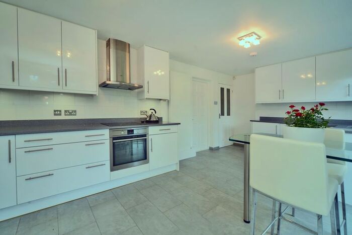 4 Bedroom Town House To Rent In Hogarth Way, Hampton, TW12