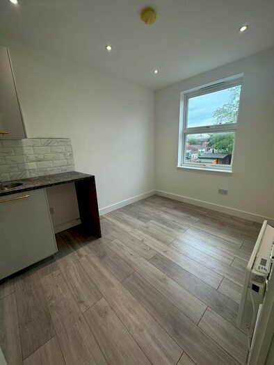 Studio To Rent In Park Avenue, Egham, TW20