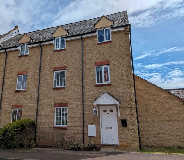 2 Bedroom Town House To Rent In Greenacre Way, Bishops Cleeve, Cheltenham, GL52