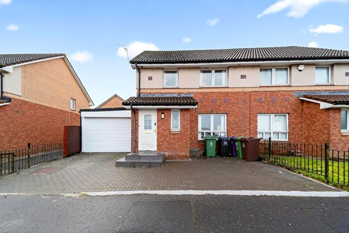 3 Bedroom Semi Detached House For Sale In Holmbyre Road, Glasgow, G45