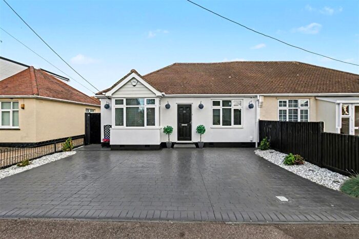 3 Bedroom Semi-Detached Bungalow For Sale In Leigh Road, Canvey Island, SS8