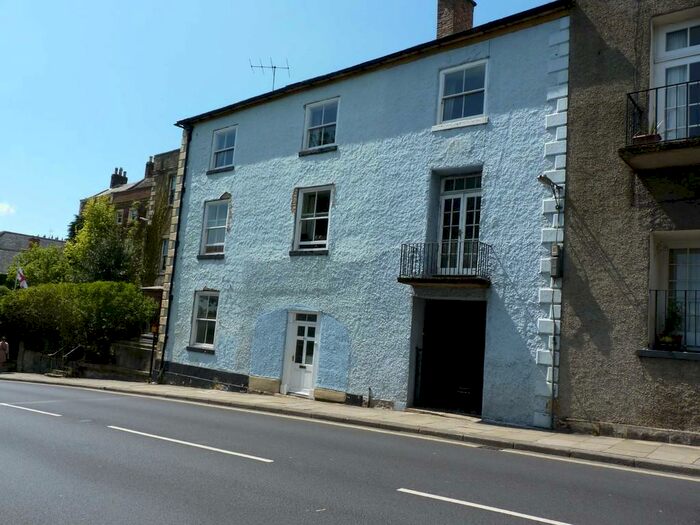 2 Bedroom Flat To Rent In Frenchgate, Richmond, DL10