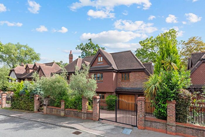 6 Bedroom Detached House For Sale In Cherry Tree Way, Stanmore, HA7