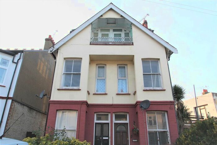 1 Bedroom Flat To Rent In Westbourne Grove, Westcliff-On-Sea, SS0