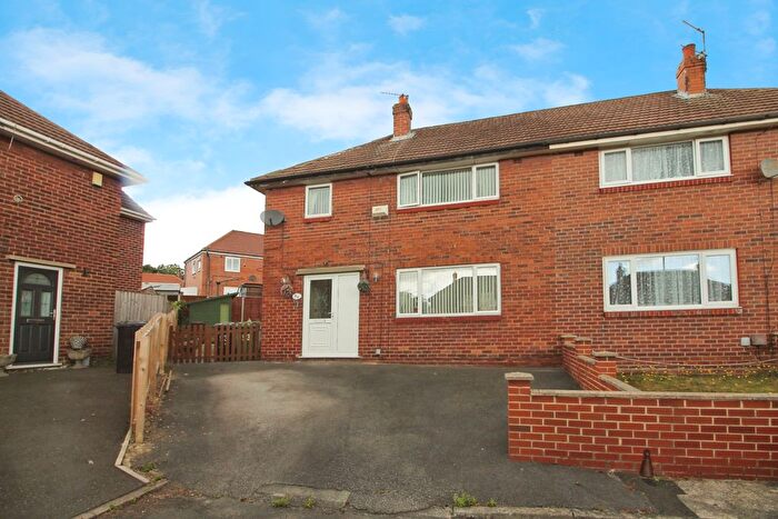 3 Bedroom Semi-Detached House For Sale In Brigshaw Drive, Castleford, WF10