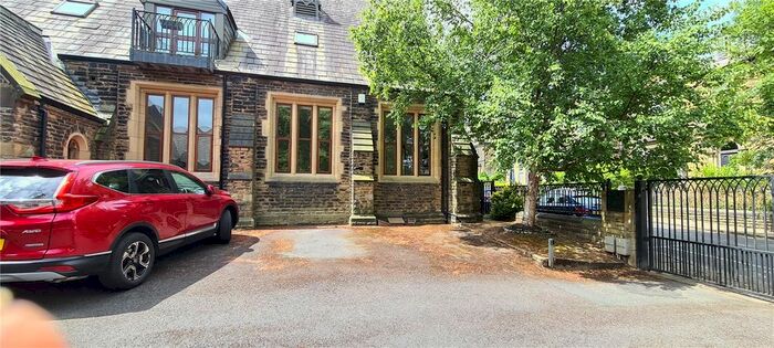 2 Bedroom Flat To Rent In West Park Street, Dewsbury, West Yorkshire, WF13