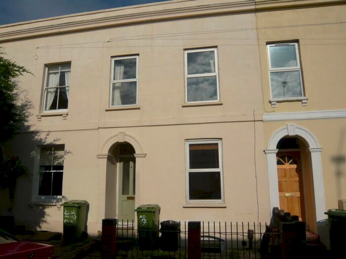 4 Bedroom Terraced House To Rent In St. Pauls Parade, Cheltenham, GL50