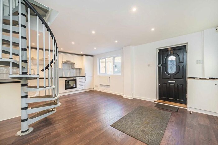 2 Bedroom Property For Sale In Gibbon Road, Kingston Upon Thames, KT2