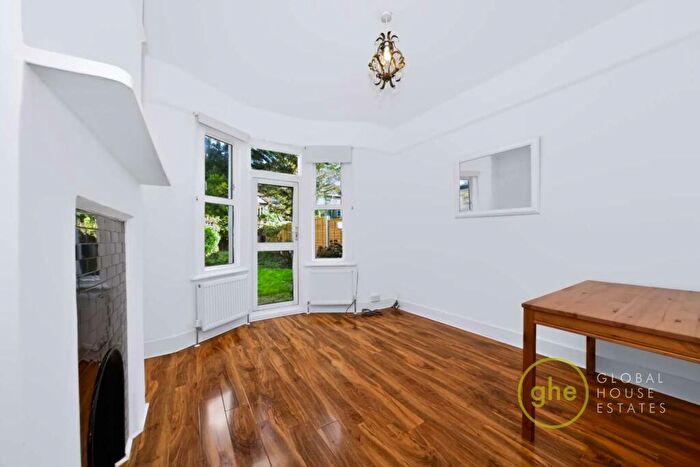 2 Bedroom Flat To Rent In John Ruskin Street, Camberwell Green, London, SE5