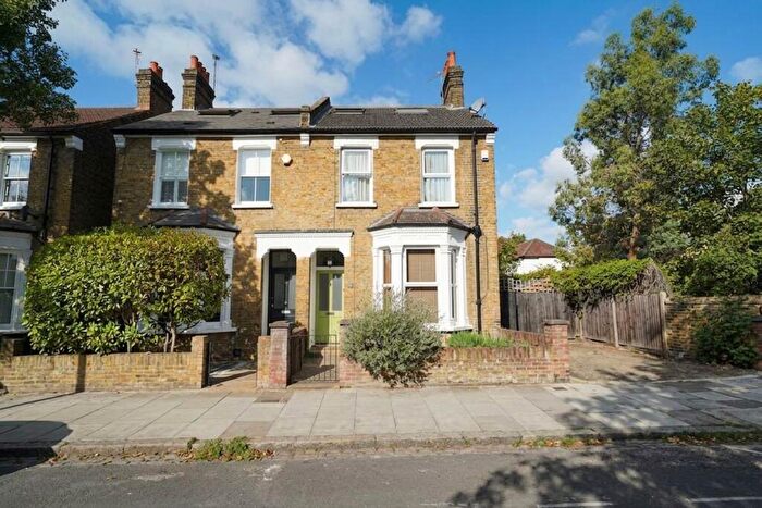 5 Bedroom Semi-Detached House For Sale In Meadowcourt Road, London, SE3