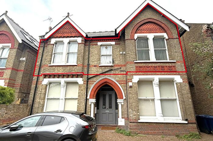 2 Bedroom Flat For Sale In Castlebar Road, Ealing, W5