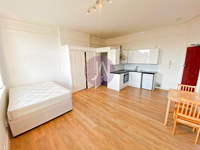 Apartment To Rent In Fawley Road, West Hampstead, London, NW6