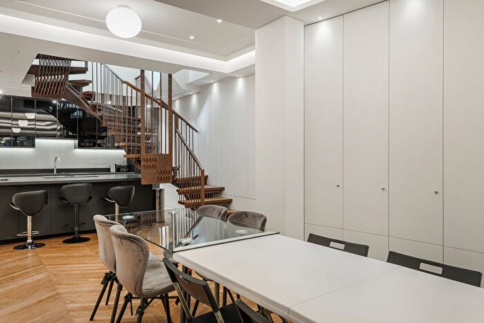 5 Bedroom Flat To Rent In London, NW1