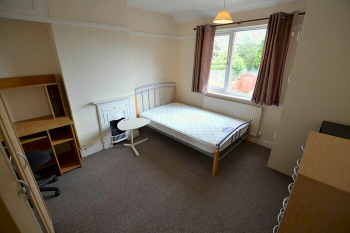 3 Bedroom Semi-Detached House To Rent In Landseer Road, Clarendon Park LE2