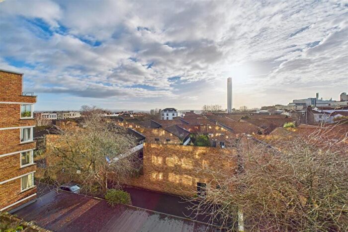 2 Bedroom Flat For Sale In High Kingsdown, Kingsdown, BS2