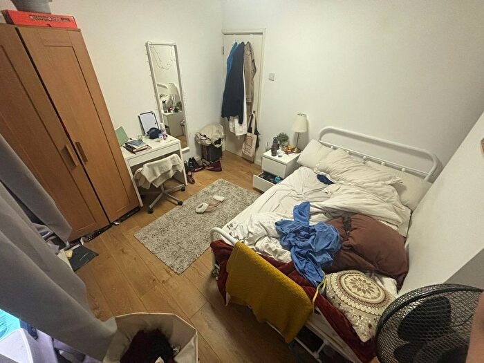 3 Bedroom Flat To Rent In Rockingham Street, London, SE1