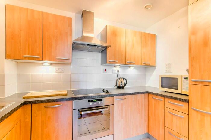 2 Bedroom Flat To Rent In Richmond Road, Dalston, London, E8